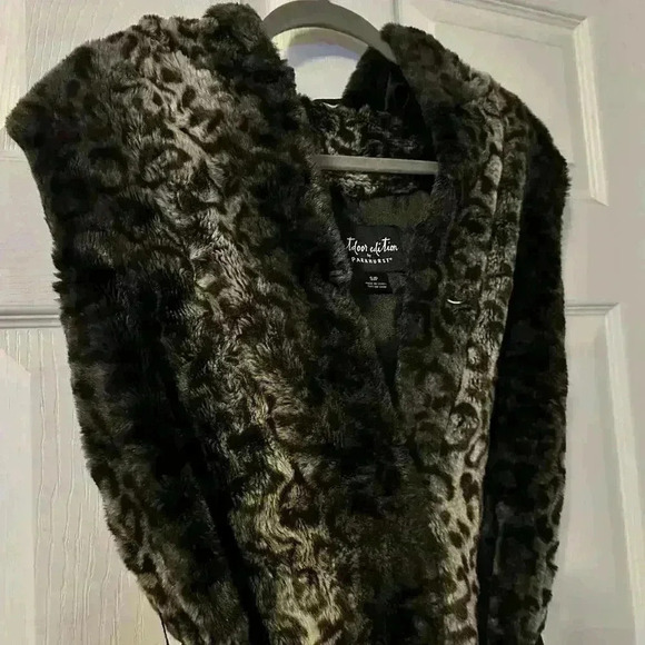 Outdoor Edition by Parkhurst Gray Black Animal Print Faux Fur Long Vest Size S - Picture 4 of 6